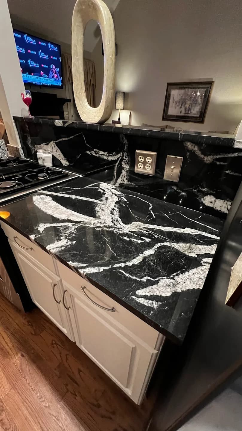 Lexington kitchen in Skyfall granite